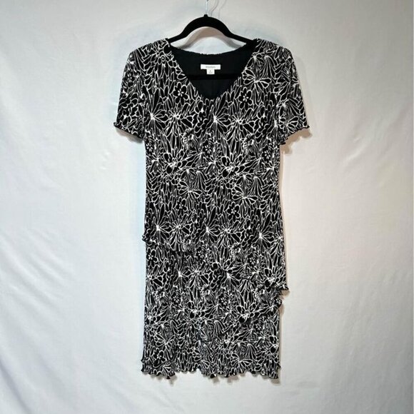 Woman’s tiered, lined dress. Black and white. Crinkle material. Size 8. New cond - Picture 11 of 11
